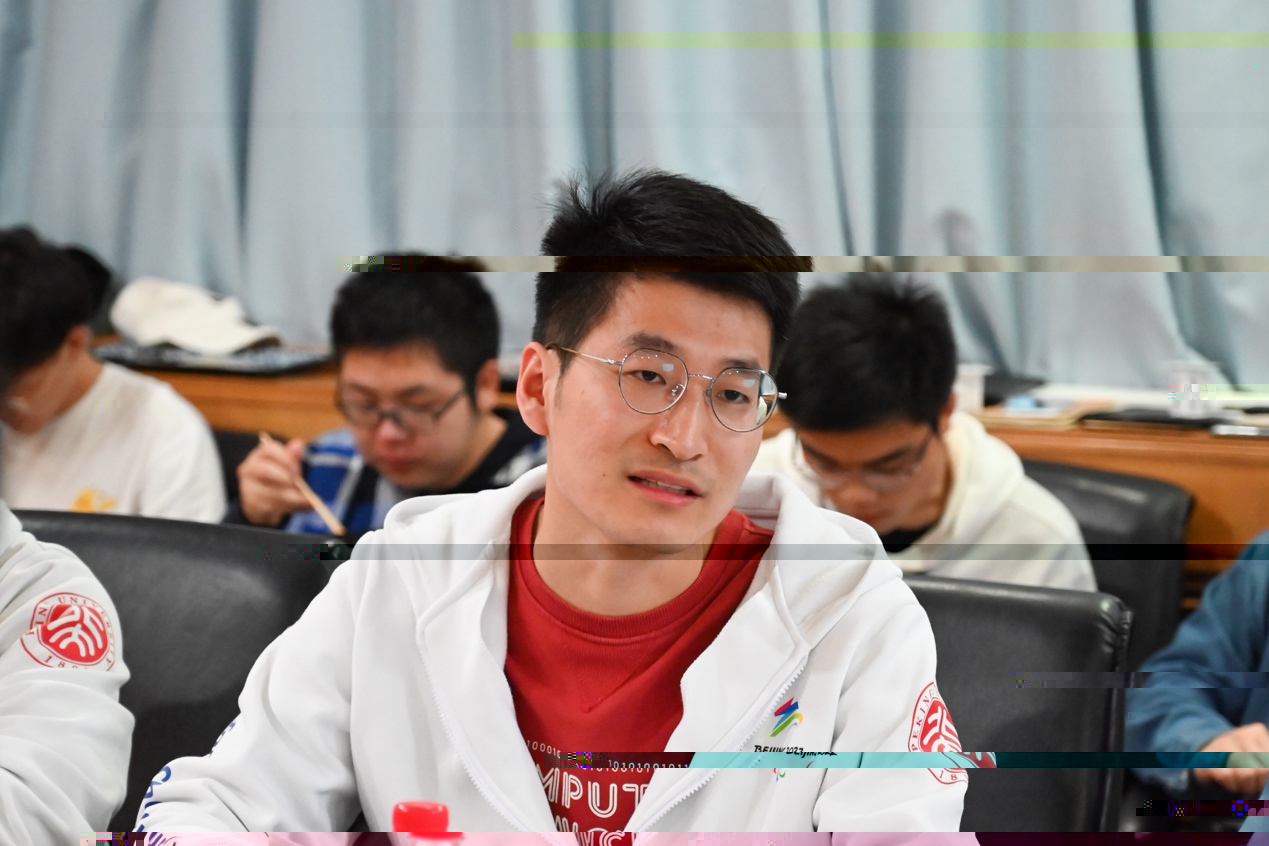 一群穿制服的男人描述已自動生成
